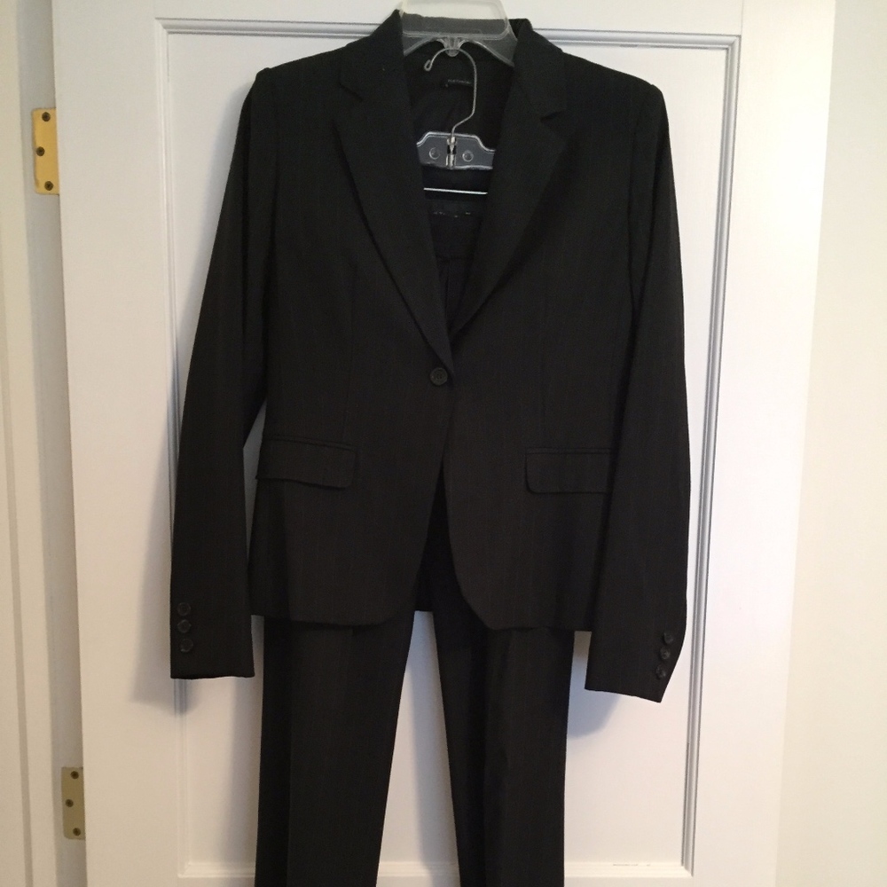 Elie Tahari pant suit
